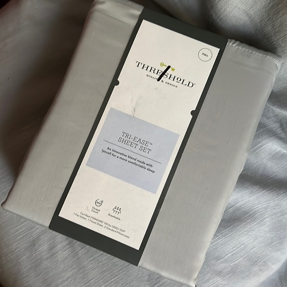 Threshold™ 500 Thread Count Tri-Ease Sheet Set - Light Gray - Picture 4 of 5
